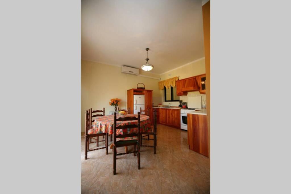 Spacious Apartment In Marsalforn, Gozo المظهر الخارجي الصورة